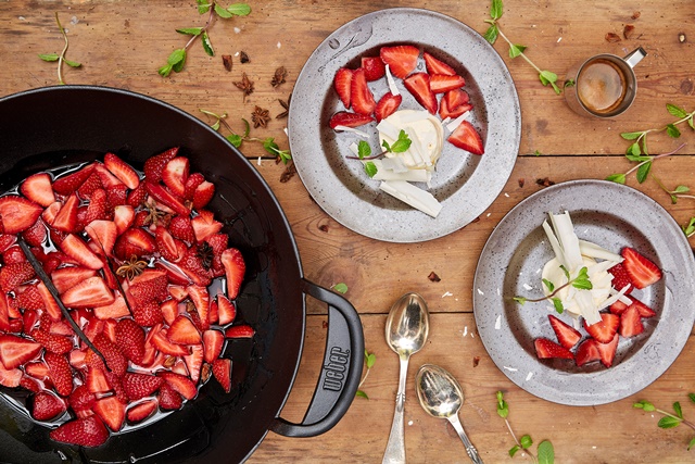 Fragole caramellate con mousse al cioccolato bianco | @Weber