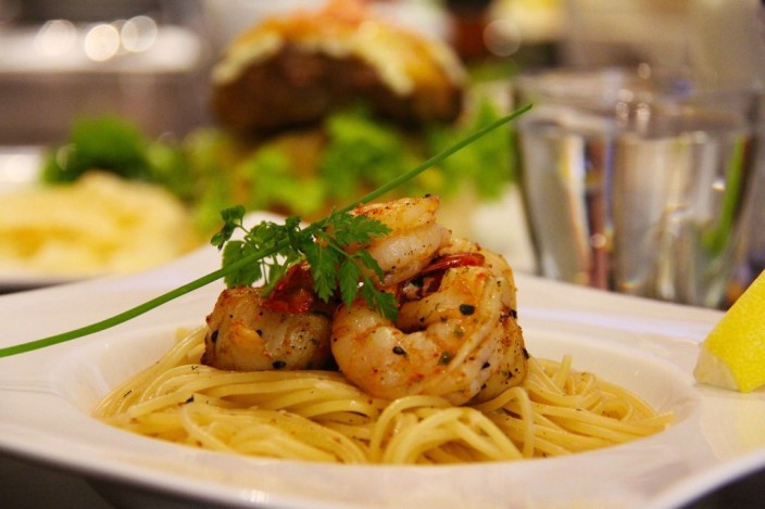 Pasta gamberi, pomodoro e salvia