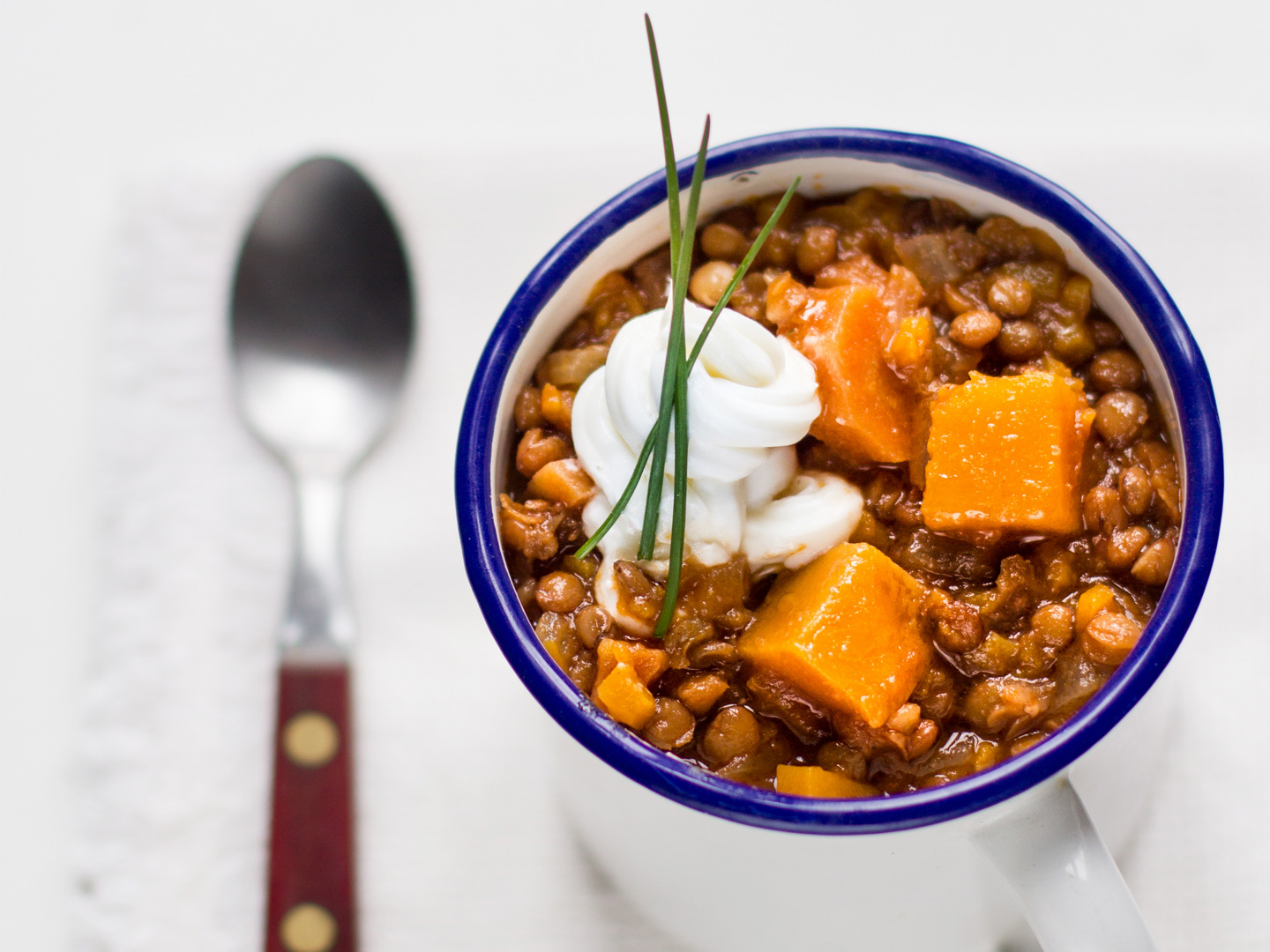 Goulash piccante di zucca e lenticchie