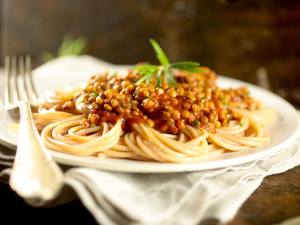 Spaghetti con ragù di lenticchie