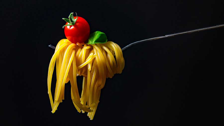 Gnocchetti, pasta o spaghetti con basilico o maggiorana